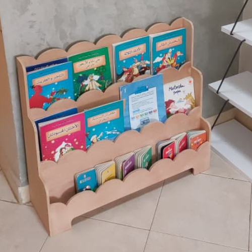 مكتبة خشبية للأطفال