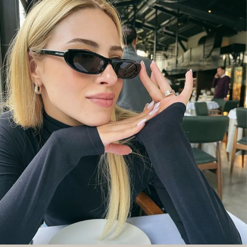 Saint Laurent Noir Intense – Lunettes de Soleil Ovales Vintage