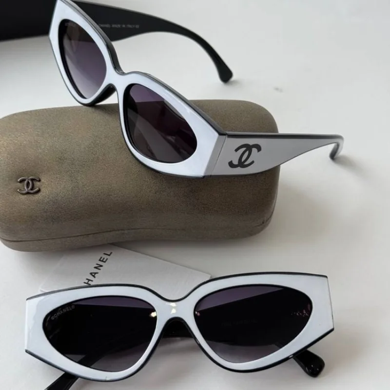 Lunettes Chanel Iconic Contrast Blanc & Noir