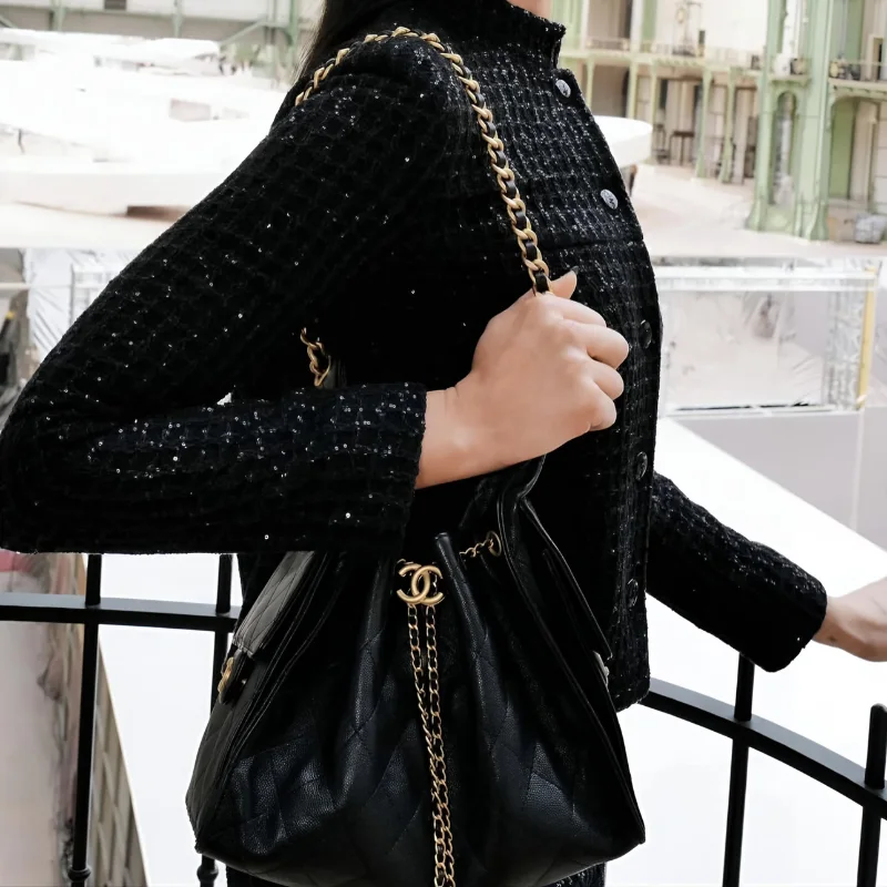 Sac CHANEL élégance matelassé Noir -  chaîne dorée