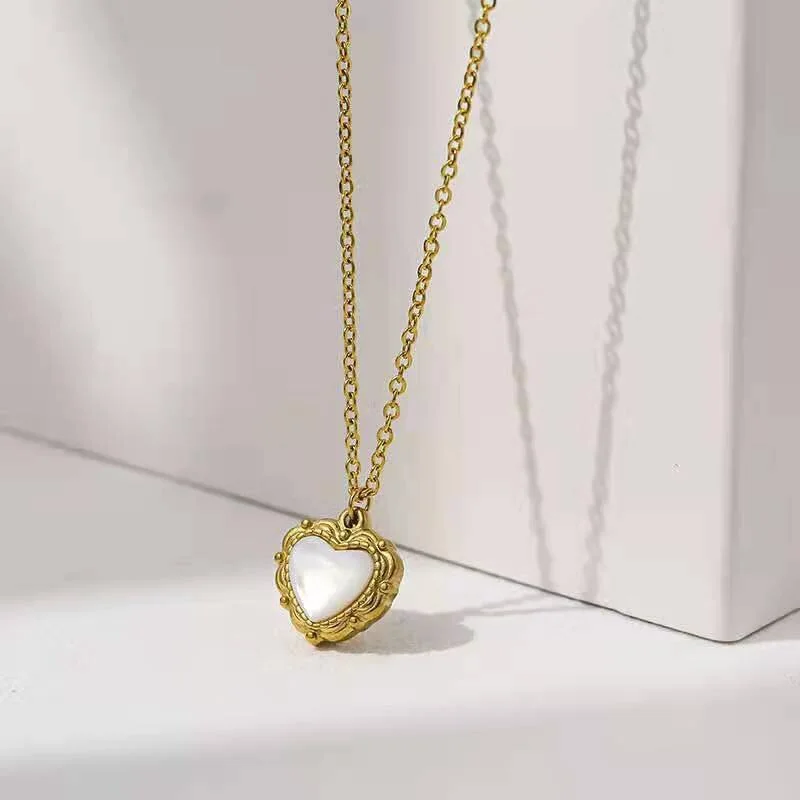 Collier de perles minimaliste coréen en forme de cœur