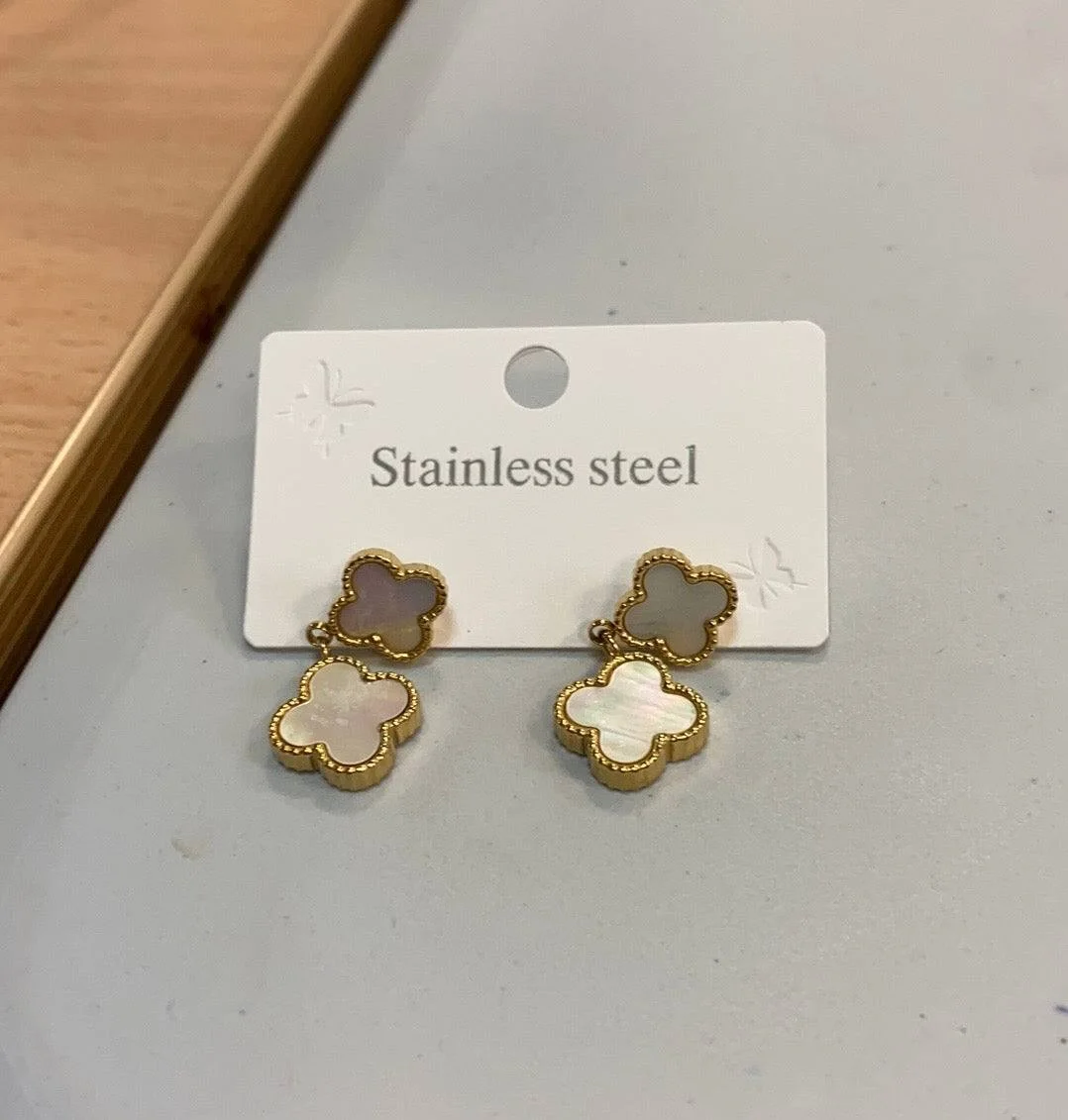 Boucles d’Oreilles Van Cleef – Blanc Nacré