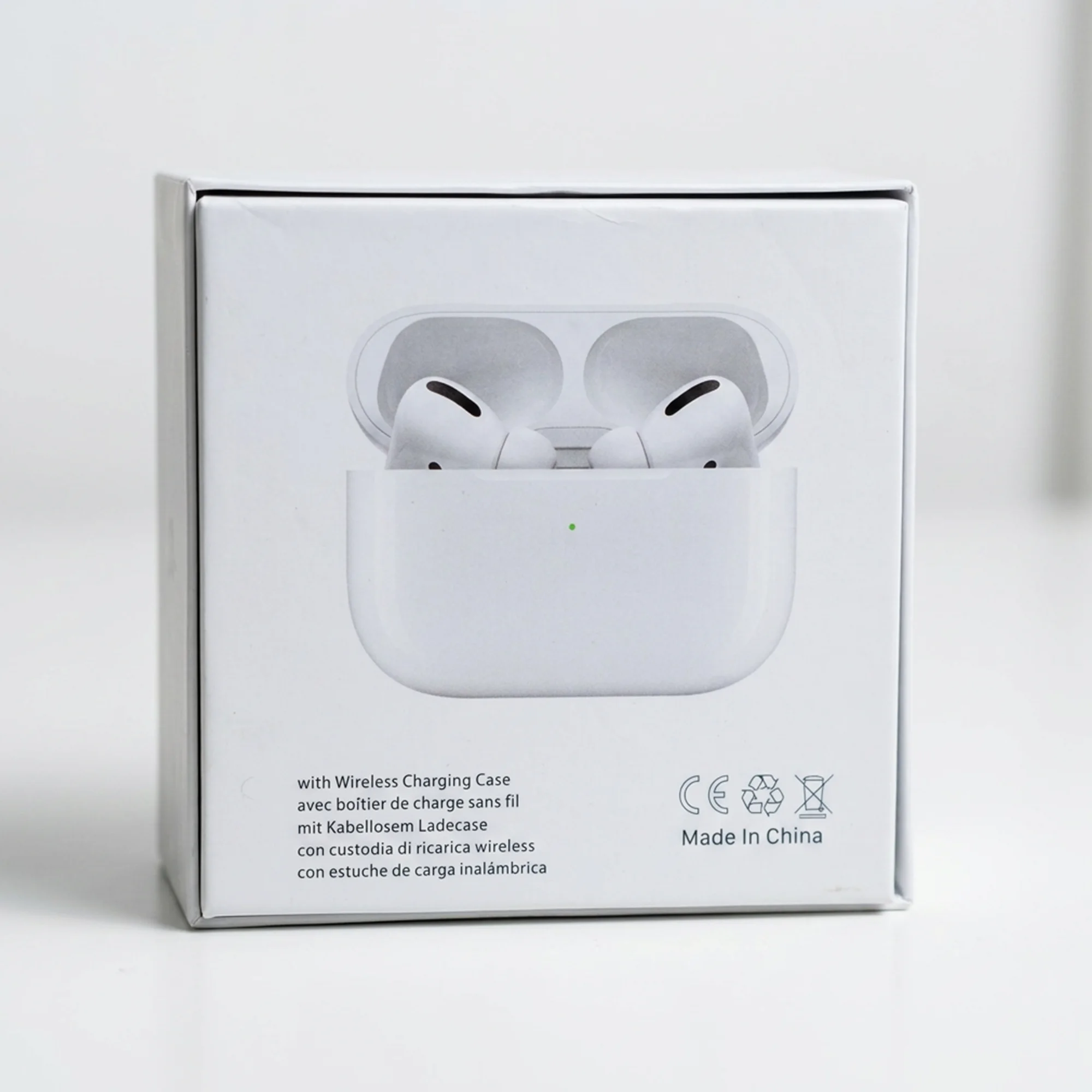 • سماعة AirPods