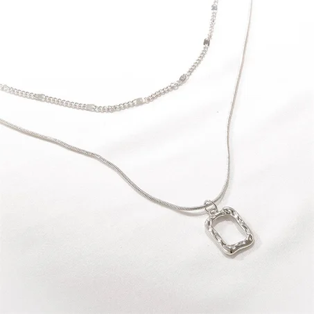 Colliers à pendentif carré