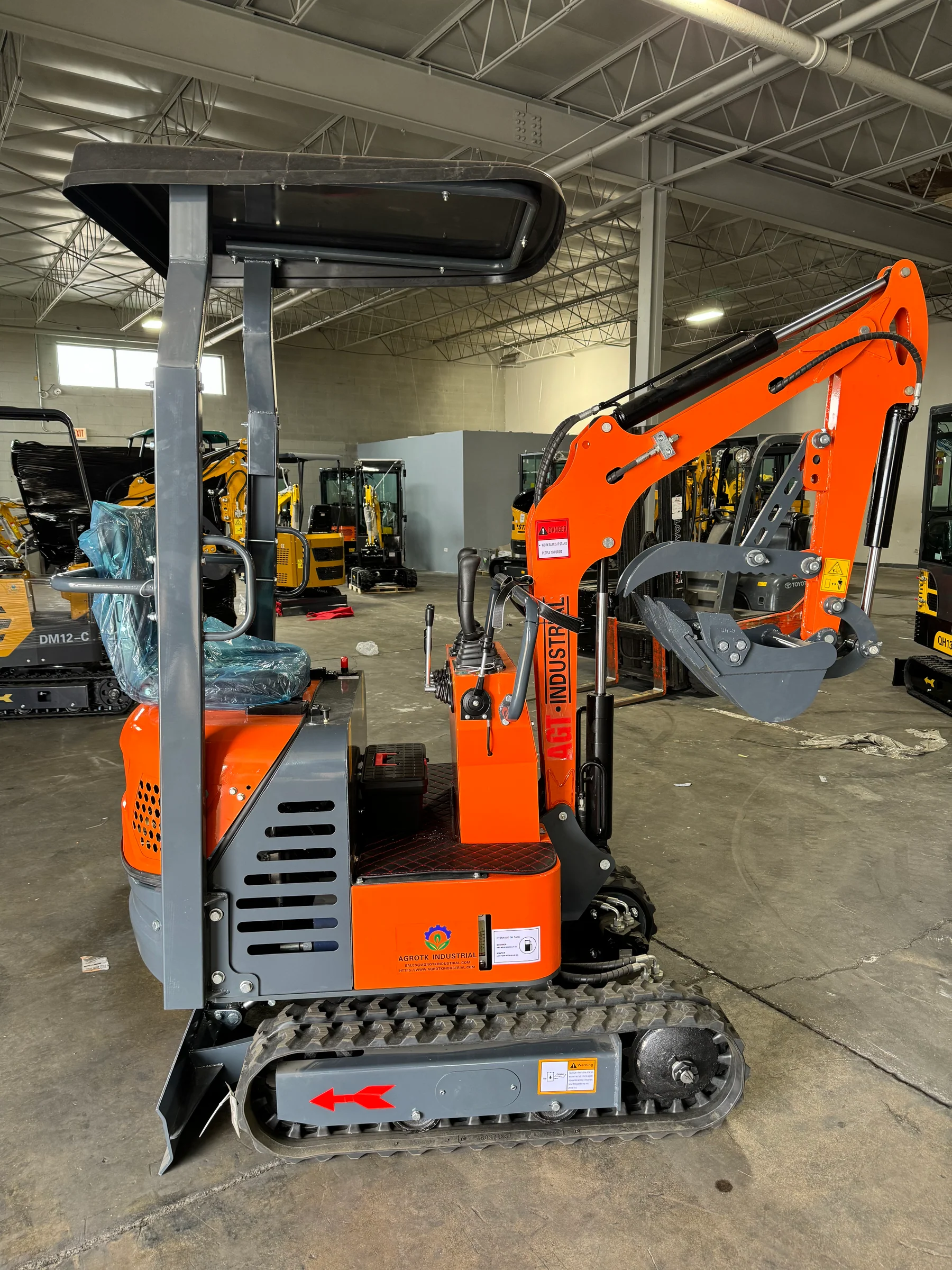 AGT-LH12R – 1 Ton Mini Excavator with 13.5HP RATO Gasoline Engine