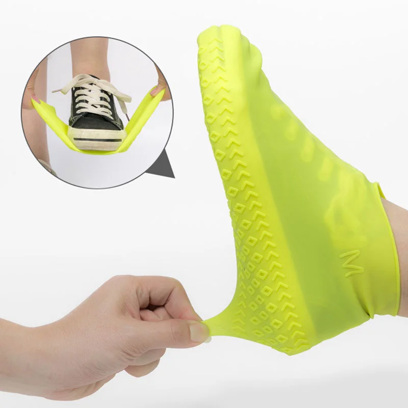 Couvre chaussure impermeable en silicone.