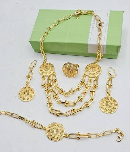 طقم بلاكيور فاخر بتصميم تقليدي عصري