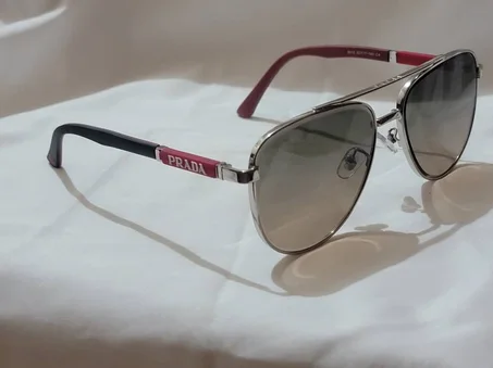 نظارات شمسية ماركة  برادا