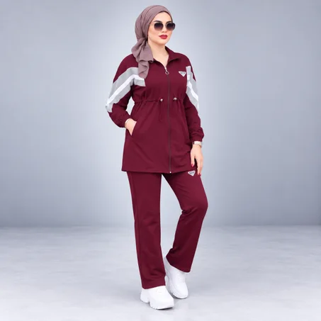 طقم رياضي نسائي محتشم بخطوط جانبية