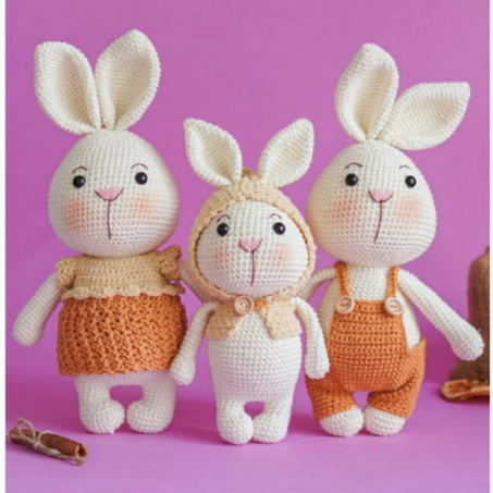 FREE Crochet Pattern: Bunny Family Amigurumi – Mommy, Daddy & Baby Bunnies with Clothes