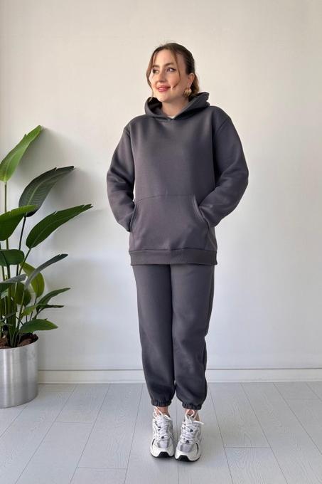 ✨ عرض خاص على بدلات الرياضة المريحة والأنيقة! ✨