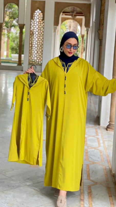 جلابة كوبل روعة الام وبنتها ماتشي ماتشي جلابة دوباس مخدومة بالطرز والعقاد بتوب كريب وموسلين الممتاز المقاس الام