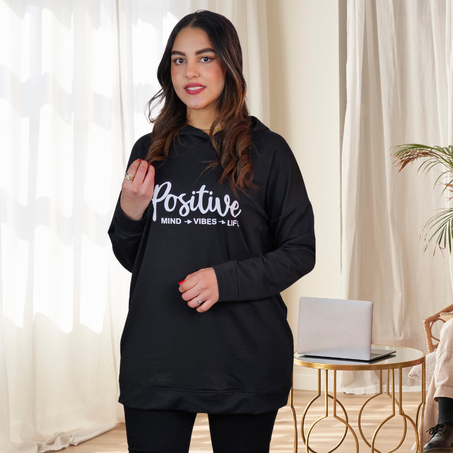 بلوزة مميزة تجمع بين الراحة والأناقة - مثالية لإطلالتك اليومية أو للنزهات مع الأصدقاء.