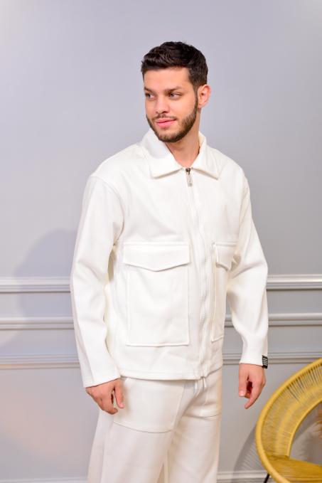 جاكيت كشمير فخم، مصنوع بدقة عالية في تركيا، يتميز بنعومة فائقة ولمسة راقية تصميم أنيق يناسب