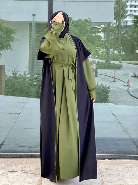 اختاري الراحة والأناقة مع عباية أربع قطع كريب حرير