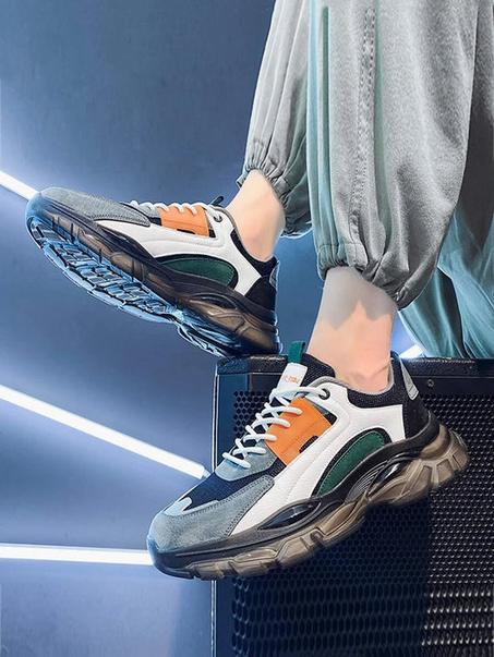 Active Flag Track Ref-347  تصميم أنيق يجمع بين الألوان الجذابة: الأبيض، البرتقالي، والأسود مع لمسات خضراء.