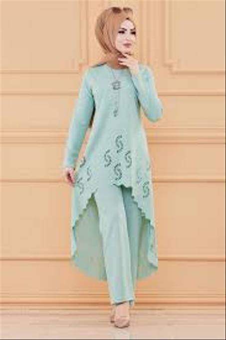 الملابس  و الأحذية