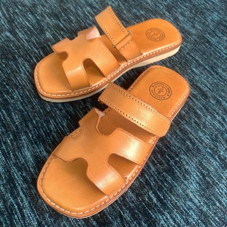 صندلة H-scratch الصيفية التقليدية من الجلد الطبيعي