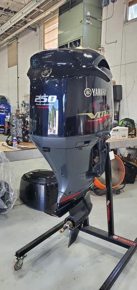 2017 Yamaha VMAX SHO 250 HP 4-Stroke 20″ Shaft