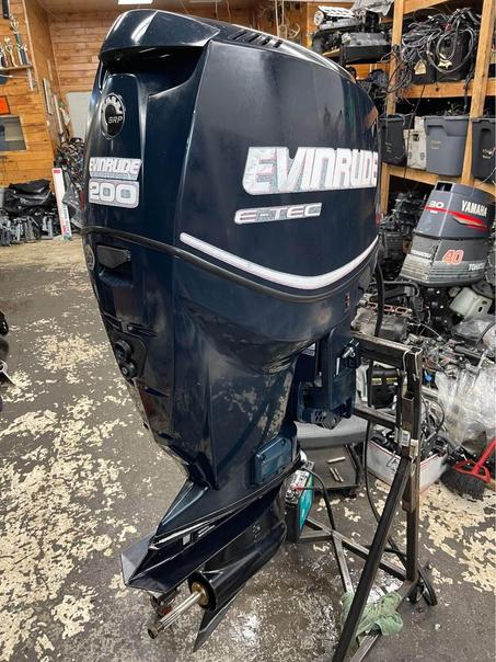 2010 Evinrude Etec 200 HP 2-Stroke 25” Shaft