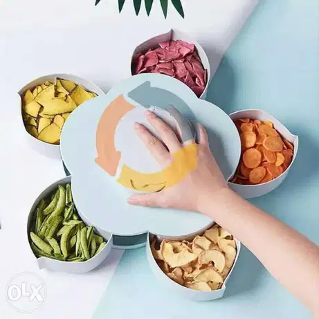 طبق تقديم المكسرات  على شكل وردة