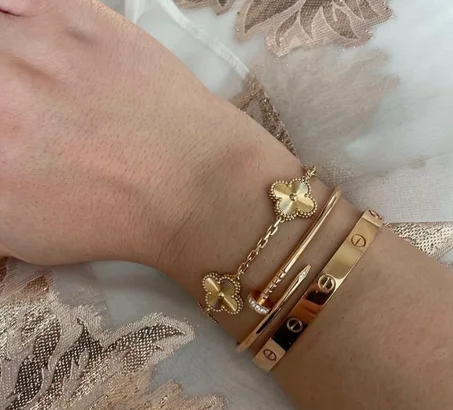 اساور نسائية عصرية