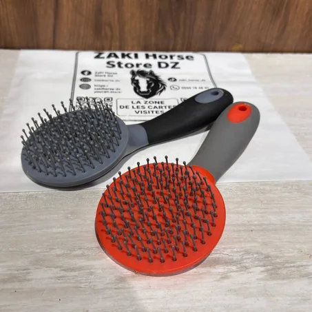 Brosse pour crinière et queue de chevalفرشاة شعر الخيل