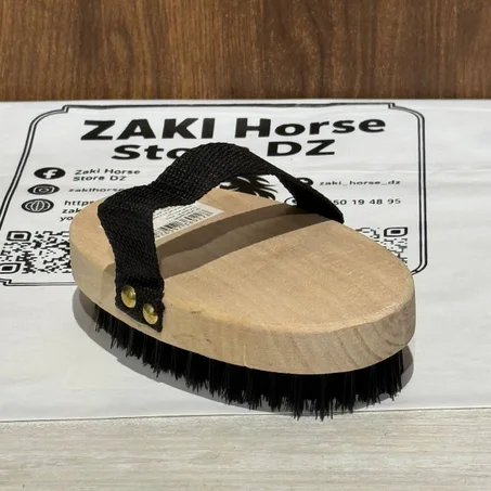 Wooden Horse Brush / Brosse en bois pour cheva / فرشاة تنظيف الخيل الخشبية