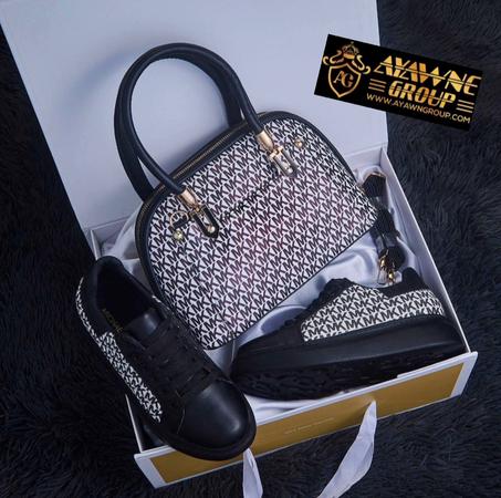 أنسومبل نسائي رائع مستورد جودة عالية (حذاء + حقيبة)