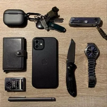 الالكترونيات والاكسسوارات