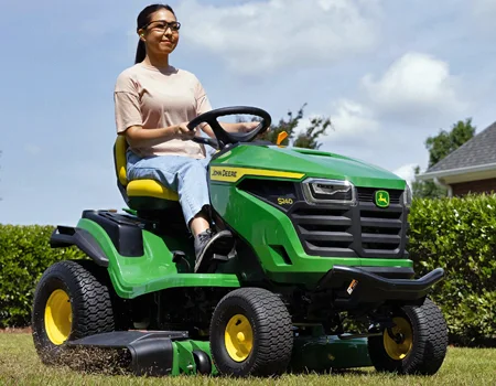 John Deere S240 48-Inch Lawn Tractor