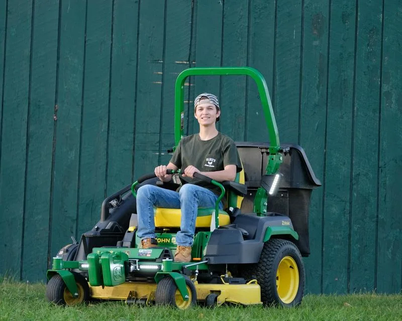 John Deere Z545R ZTrak™ 60-in. 25 HP EFI Zero-Turn Riding Lawn Mower