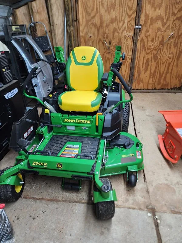 John Deere Z545R ZTrak™ 60-in. 25 HP EFI Zero-Turn Riding Lawn Mower