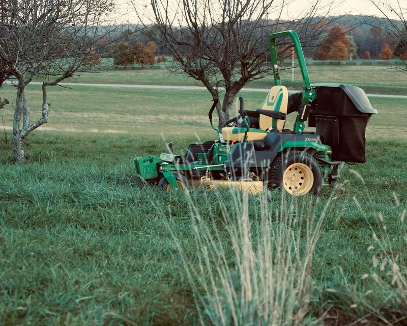 John Deere Z545R ZTrak™ 60-in. 25 HP EFI Zero-Turn Riding Lawn Mower