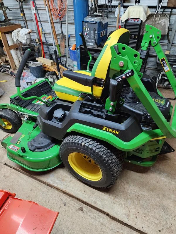 John Deere Z545R ZTrak™ 60-in. 25 HP EFI Zero-Turn Riding Lawn Mower