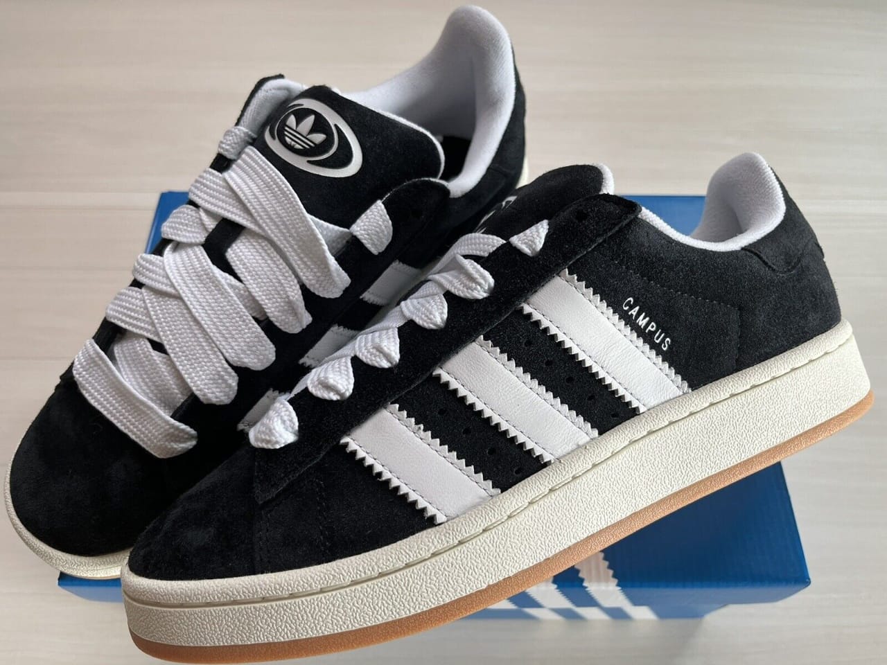 Adidas Campus النسخة الأولى