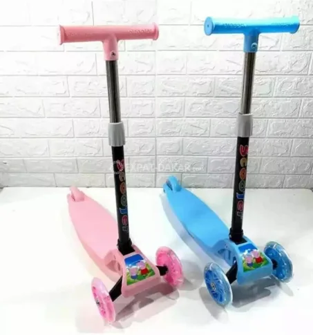 Trottinette pour enfant avec roue lumineuse