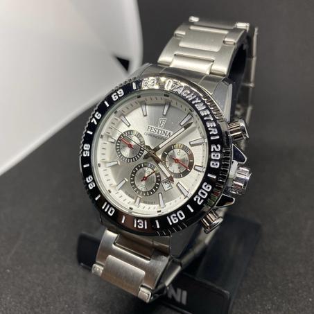 Montre homme métallique blanc