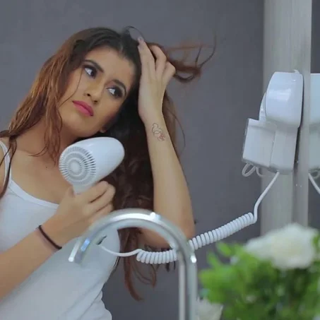 HYGIENIKA Sèche-cheveux mural Carepure - Sèche-cheveux électrique mural pour salle de bain d'hôtel - Sèche-cheveux pour peaux sèches - Sèche-cheveux mural domestique avec support