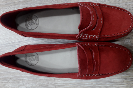 حذاء موكاسان للسيدات بدون كعب من الجلد الأصلي