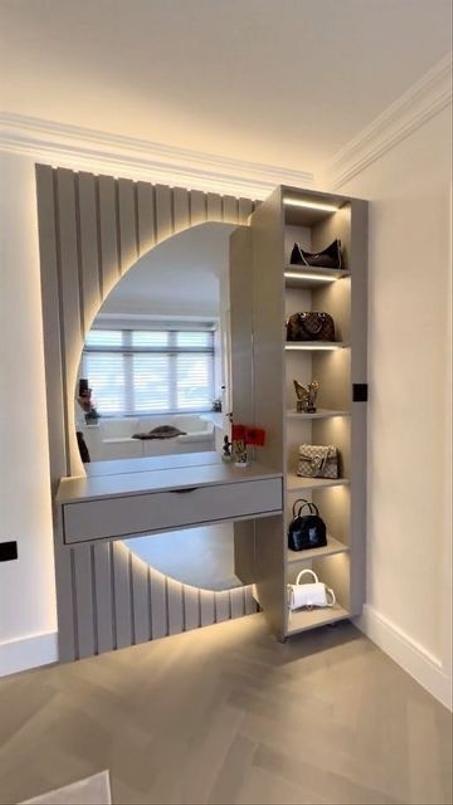 coiffeuse avec miroir  et des étagers plus le bardage