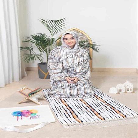 "Abaya Élégante avec Tapis de Prière – Importation Exclusive d'Égypte"