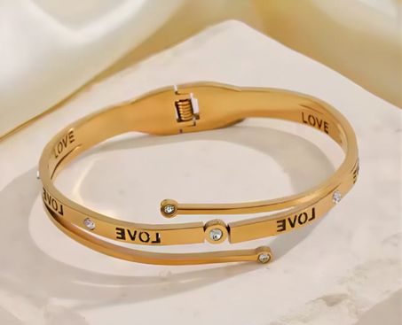 سوار الحب من الفولاذ المقاوم للصدأ للنساء