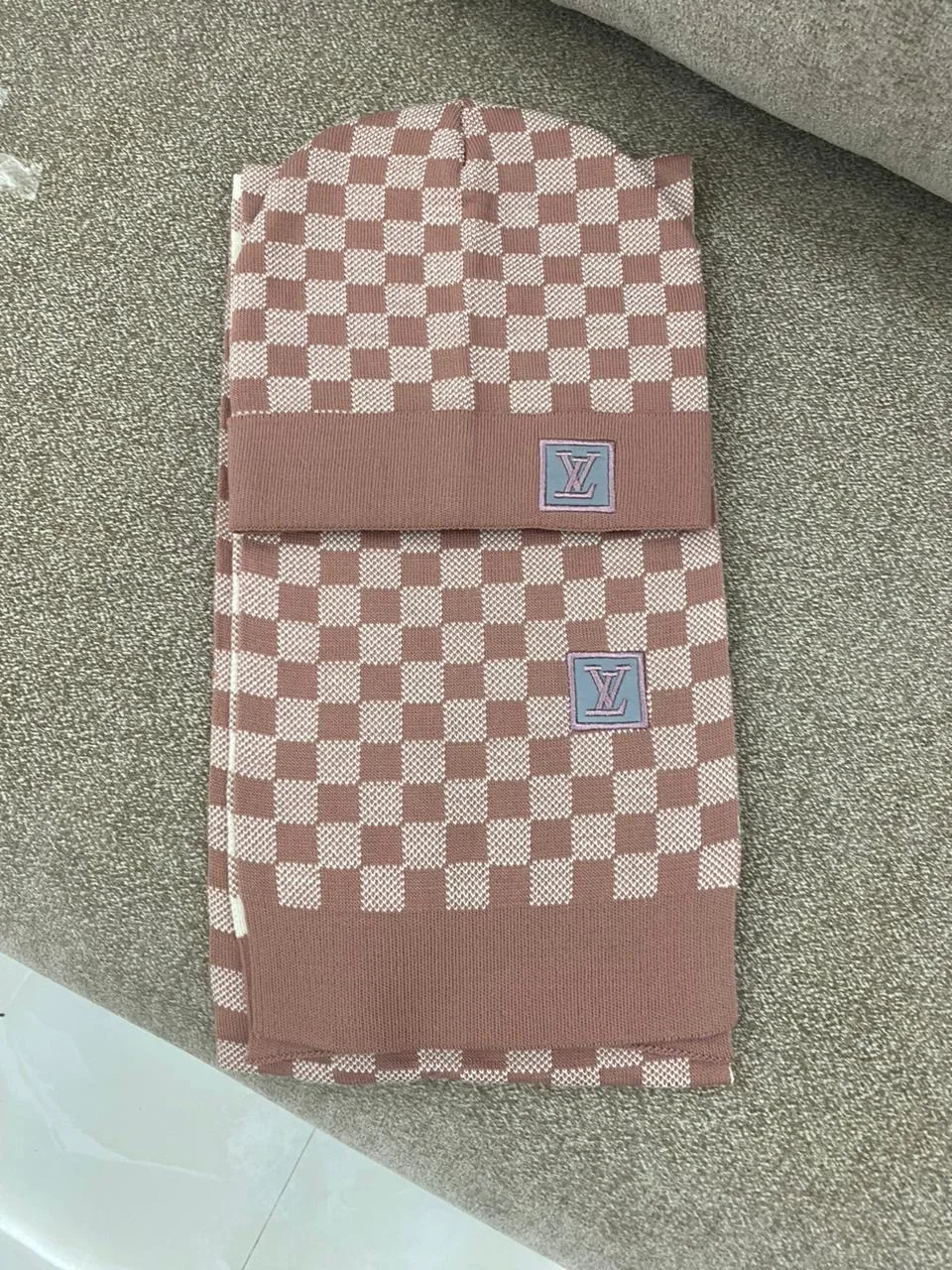 Ensemble Echarpe + Bonnet LV Marron Rosé UNISEXE