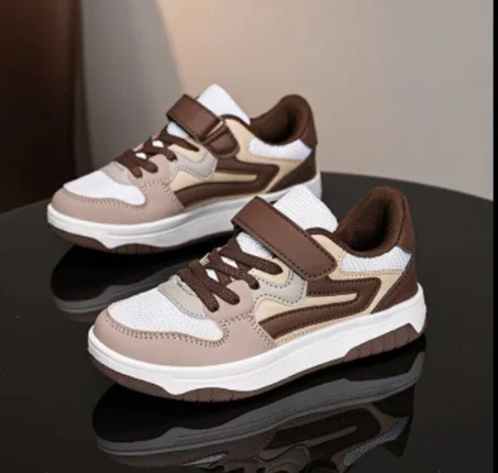 أحذية سكيت للبنات متوافقة مع التزلج على العجلات. تصميم منخفض الوزن مع نعل TPR، مادة قابلة للتنفس، وإغلاق بخطاف وحلقة. مناسبة لجميع أنواع الرياضات الخارجية، التزلج على السكيت، والتدريب.