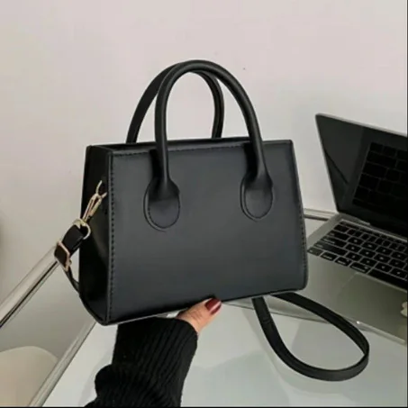 حقيبة نسائية أنيقة متعددة الاستخدامات – حقيبة كتف مربعة صغيرة بطراز كلاسيكي، متينة وفاخرة مع حزام قابل للفصل والتعديل وإغلاق بسحّاب، مثالية للاستخدام اليومي