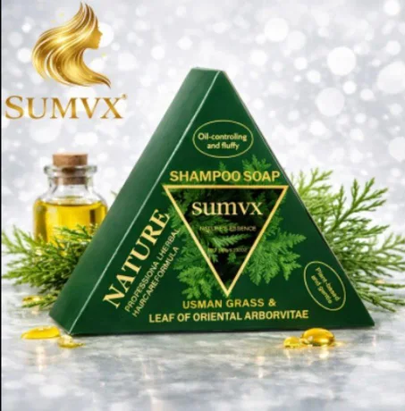 شامبو صلب عشبي بالأوسمانثوس – غني بمكونات مثل الأرْبورفيتا والزنجبيل وفو-تي، ينظف فروة الرأس بلطف، يتحكم في إفراز الدهون ويرطب بعمق. مثالي للشعر التالف، ليمنحه صحة ولمعانًا طبيعيًا مع العناية