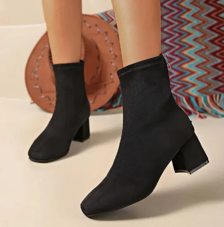 أحذية كاحل نسائية لما بعد 2025 بسحاب، بكعب سميك وتصميم نحيف ومرن. أنيقة ومريحة، مثالية للأزياء اليومية.