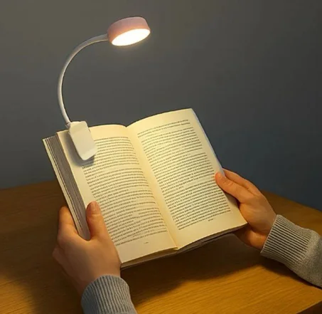مصباح قراءة صغير قابل للتثبيت – سطوع قابل للتعديل، مثالي للكتب والمكاتب وغرف النوم