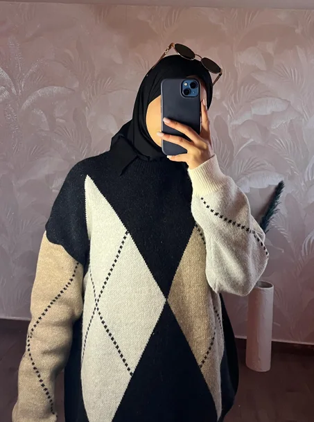 Sweater – دفء ناعم وأناقة بطابع فرنسي